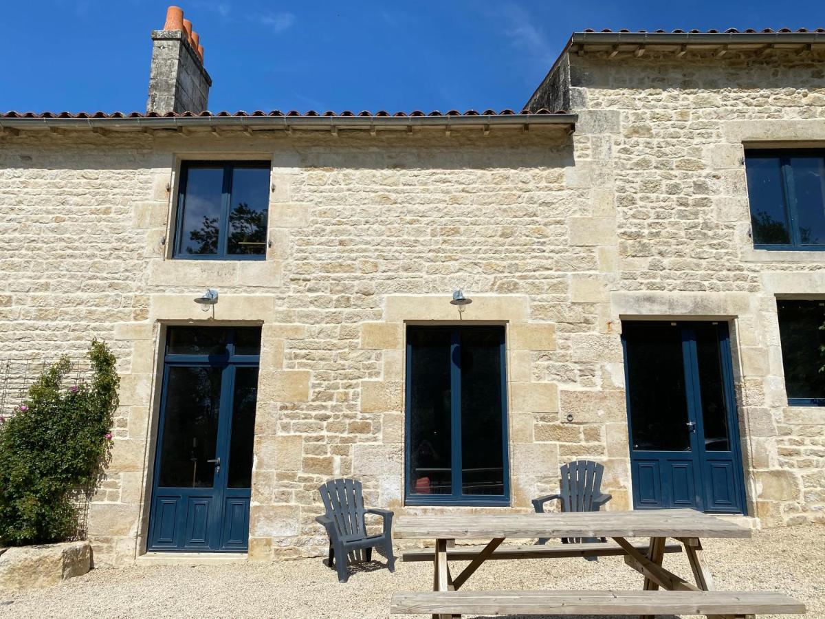 Chateau Des Loups - Les Cypres Echire Exterior photo