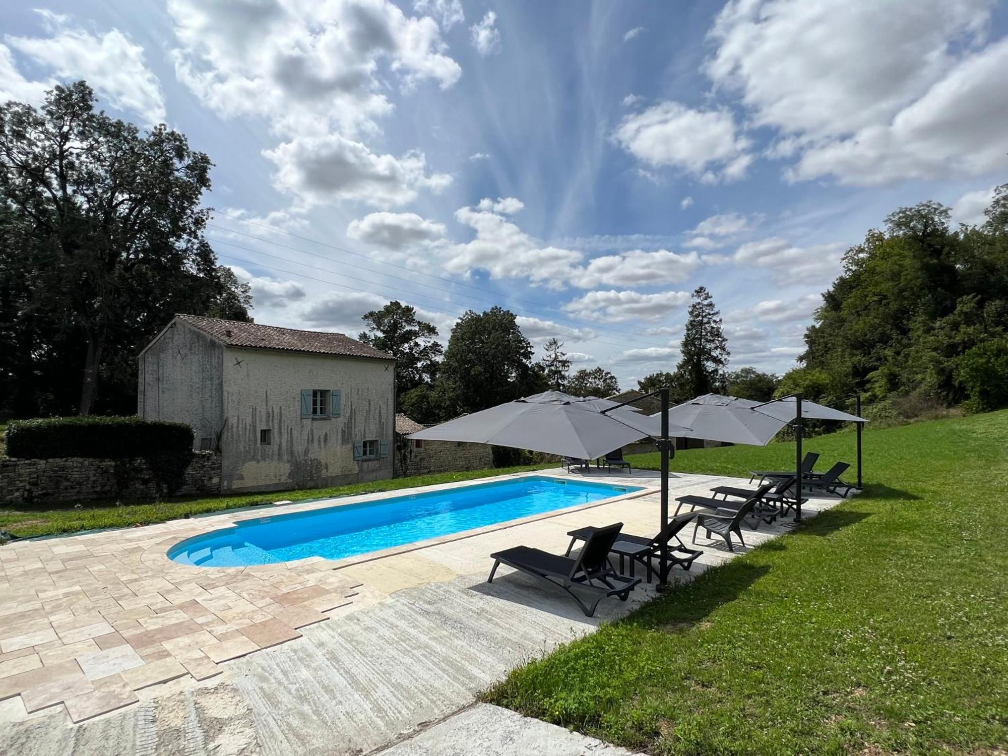 Chateau Des Loups - Les Cypres Echire Exterior photo