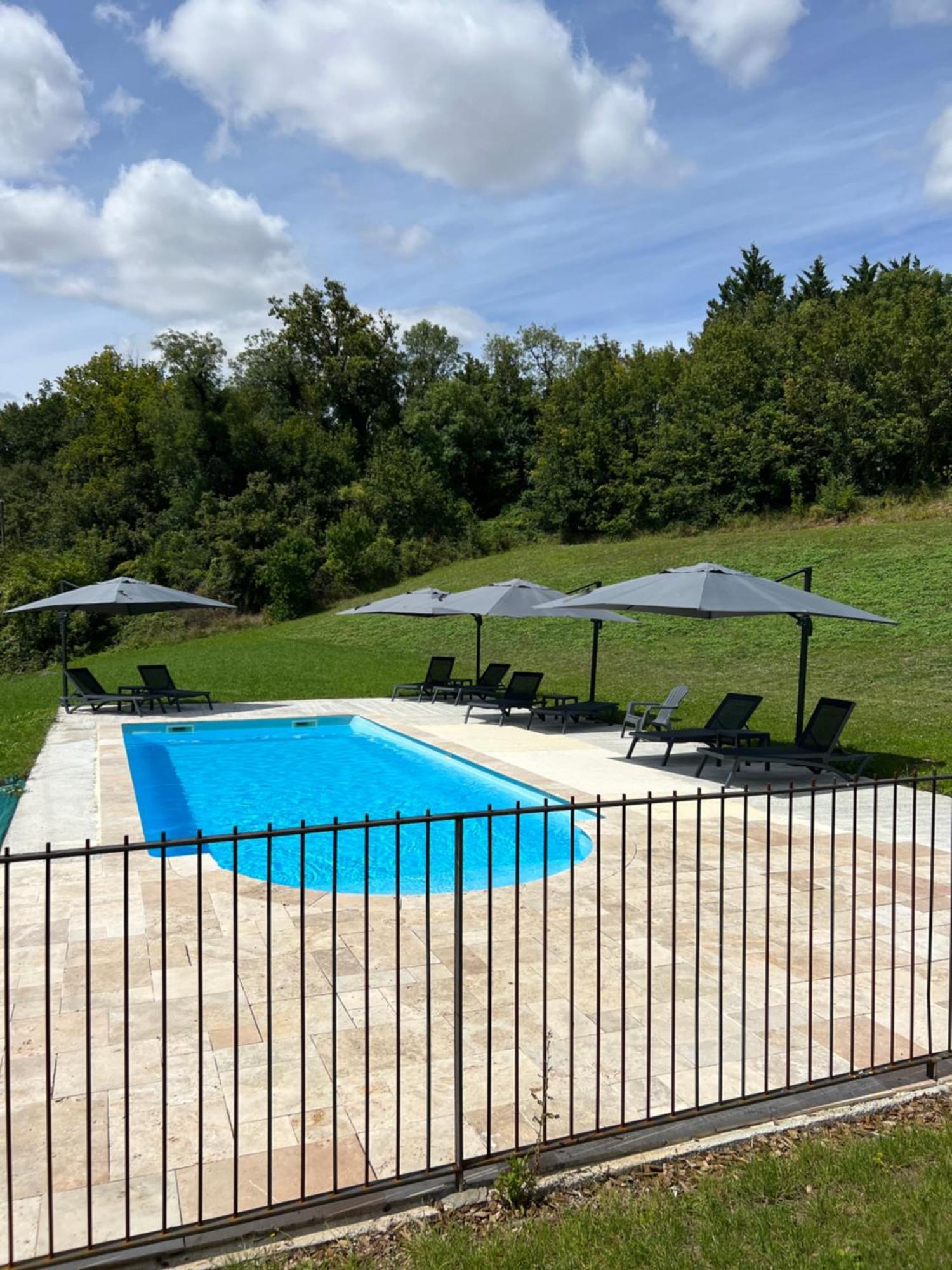 Chateau Des Loups - Les Cypres Echire Exterior photo